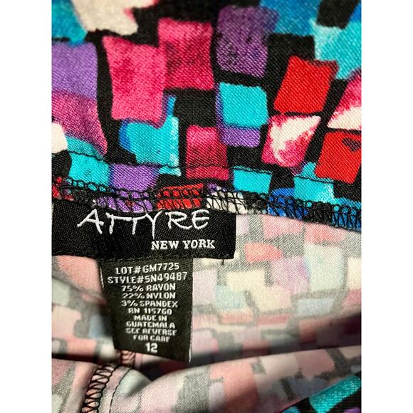 Attyre New York Patterned Capri Pants Size 12. - Picture 4 of 4